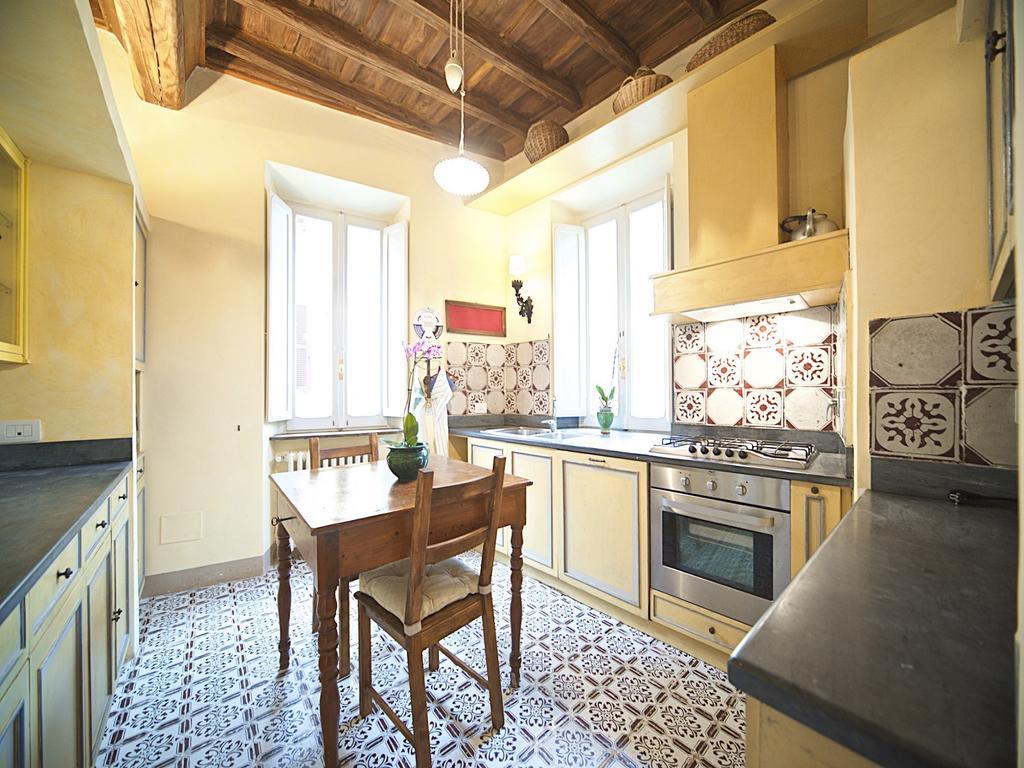 Charming Trastevere Apartment โรม ภายนอก รูปภาพ
