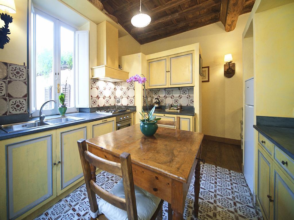 Charming Trastevere Apartment โรม ภายนอก รูปภาพ