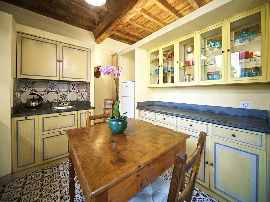 Charming Trastevere Apartment โรม ภายนอก รูปภาพ