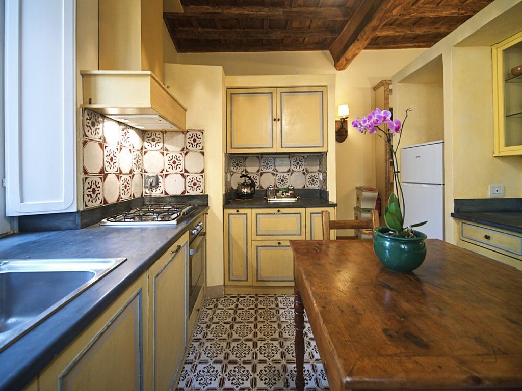 Charming Trastevere Apartment โรม ภายนอก รูปภาพ